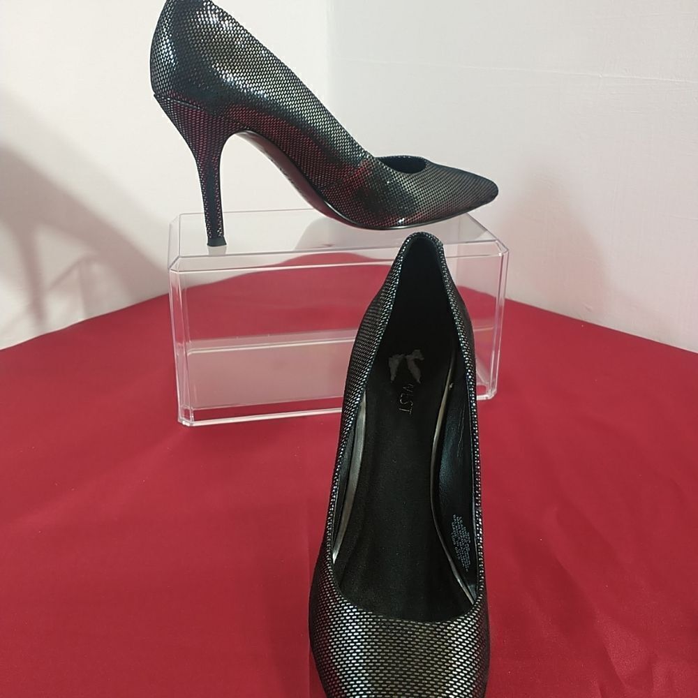 Nine West Women's SZ 9M Flax Metallic Dress Pump Silver/Black.